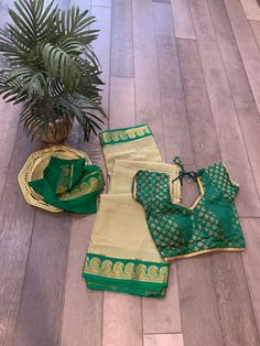 Beautiful silk mark certified Mysore silk saree in pastel pista green shade with contrast dark green mango border and pallu. The saree is pure silk and comes with chit pallu.  Falls and pico are done. Saree comes with blouse piece. Blouse shown in picture is for decoration only. Green Chanderi Pre-draped Saree For Festivals, Green Art Silk Choli With Pallu, Green Anarkali Choli In Tissue Silk, Green Tissue Silk Choli For Festive Occasions, Festive Green Tissue Silk Choli, Green Chanderi Choli With Traditional Drape, Green Banarasi Silk Sets For Navratri, Green Anarkali Silk Choli, Green Chanderi Pre-draped Saree For Puja