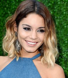 Vanessa Hudgens Concealer Vanessa Hudgens Blonde, Blonde Hair Straight, People With Long Hair, Estilo Vanessa Hudgens, Bob Length, Concealer Tricks, Camouflage Concealer, Brown To Blonde Ombre, Inverted Bob Haircuts