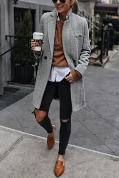 Textured Coat, Looks Street Style, Turndown Collar, Ripped Jeans, Work Outfit, Chic Style, Fitness Fashion