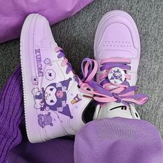 Kuromi Items, Hello Kitty Outfit, Hello Kitty Shoes, Kitty Clothes, Back To School Shoes, Kitty Items, Hello Kitty Clothes, Basket Style, Cartoon Shoes