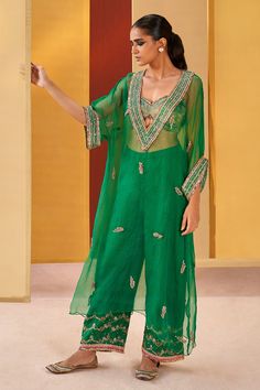 Shop for these amazing collections of Green Organza Embroidery Zardozi Plunge V Neckline Pheran Pant Set For Women by Priyanka Singh online at Aza Fashions. Different Types Of Kurtis Style, Organza Silk Suit, Indian Clothes Design, Silk Indo Western Outfits, Silk Sleeves Design, Sequin Fabric Ideas, Tissue Fabric Dress Design, Green Kurti Design, Green Organza Suit