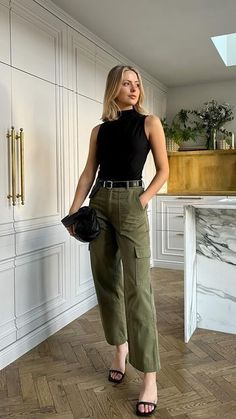 Olive Jeans Outfit, Pants Outfits For Women, Green Jeans Outfit, Olive Pants Outfit, Olive Green Pants Outfit, Stylish Cargo Pants