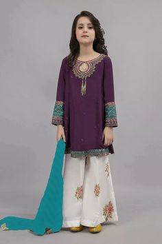 Pakistani Dress Design Frocks, Party Wear Dress Design, Latest Pakistani Dresses, Pakistani Dresses Online, Patch Shirt, Kids Dress Wear, Party Wear Dress, Baby Dress Design, Chiffon Collection