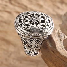 By Kadek Hendra, this original design is superbly crafted by hand, utilizing sterling jasmine blooms amid forest shrubs in an ornate signet ring. Balinese Jewelry, Silver Flower Ring, Silver Cocktail, Silver Signet Ring, Rings Jewelry Fashion, Enamel Ring, Sterling Silver Flowers, Manish, Silver Flowers