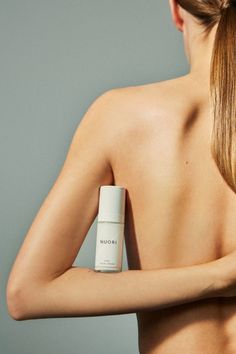 Beauty Products Photoshoot, Cream Product Photography, Make Up Photo, Scandinavian Beauty, Cream Photography, Mode Poses, Beauty Product Photography, Beauty Fotografie