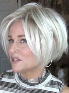 Kort Bob, Choppy Bob Hairstyles, Chin Length Hair, Bob Haircut For Fine Hair, Short Grey Hair, Edgy Short Hair, Bob Hairstyles For Fine Hair, Short Bob Haircuts, Penteado Cabelo Curto