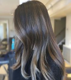 Sieh dir dieses Instagram-Foto von @maneinterest an • Gefällt 619 Mal Subtle Highlights For Medium Brown Hair, Hair Color Balayage Brunette, Soft Balayage Brunette, Hair Brunette Highlights, Teasy Lights Brunette, Rose Highlights, Blended Highlights, Rebonded Hair, Fall Brunette