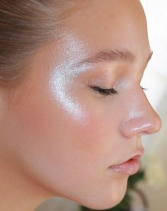 Mermaidcore Makeup, Gua Sha Pink, Makeup Looks Trendy, Checklist Ideas, Simple Makeup Look, Slim Face, Angel Makeup, Beauty Routine Checklist