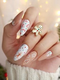 #nails #white #christmasnailsart #pinterest Festive Nails Christmas, Xmas Nail Designs, Christmas Tree Nails, Candy Cane Nails, Christmas Gel