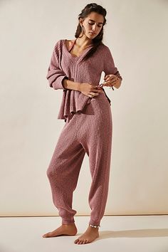 Spring Ribbed Sweatpants For Loungewear, Cozy Ribbed Sweatpants For Loungewear, Ribbed Sweatpants For Fall Loungewear, Knit Bottoms With Ribbed Cuffs For Loungewear, Ribbed Sweatpants For Fall, Spring Knit Pants For Loungewear, Ribbed Casual Sweatpants For Fall, Casual Ribbed Sweatpants For Fall, Tapered Joggers