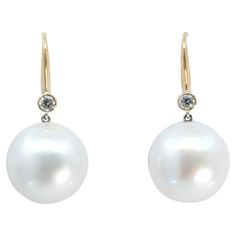 A pair of BUNDA "Serpens" Cultured South Sea Mabe pearl drop earrings in 18ct yellow gold and white gold, featuring a single round brilliant cut diamond, bezel set on each hook. Dimensions of Mabe pearls: 15.00mm. Characteristics of diamonds: 2 = 0.18ct, F colour, VS clarity. Tahitian Pearl Earrings, Earrings With Diamonds, Chalcedony Earrings, Mabe Pearl, Green Chalcedony, Sea Pearls, South Sea Pearls, Tahitian Pearls, Diamond Drops