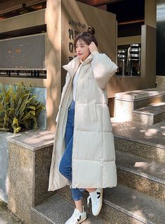 Filler: cottonLength: long style (80cm <; Length ≤100cm)Sleeve length: long sleevesVersion: loose typeColor: white, black, caramel, khaki, brown.Size: M,L,XL,XXL,XXXL Black Parka, Warm Coats, Parka Women, Cold Outfits, Long Parka, Blue Khakis, Cotton Coat, Down Parka, Long Style