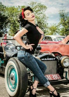 Rockabilly Fashion Women's, Rockabilly Photoshoot, Rockabilly Fashion Outfits, Rockabilly Mode, Pin Up Poses, Rockabilly Girl, Pin Up Models, Romantic Photos Couples, Rockabilly Outfits