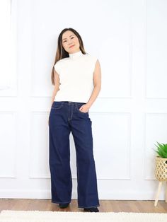 I'm 5'2", here's the 12 Best Types of Jeans for Short Women Jeans For Short Height Women, Jeans For Petite Women, Types Of Jeans, Petite Clothing, Short Women Fashion, High Rise Wide Leg Jeans