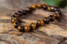 Benefits of Tiger Eye Increases Your Courage: Tiger Eye releases your fear and anxiety and invites harmony and balance. Helps You Take Action: Tiger Eye helps you to make decisions with discernment and understanding while being unclouded by emotion. Tiger’s eye energy encourages you to stop languishing on your failures, and focus on where you can grow and progress. Lucky charm: This stone of courage and motivation will help you be successful at everything you do. Tiger Eye Affirmation: "I am in Eye Meaning, Tiger Eye Bracelet, Malachite Stone, Tiger Eye Beads, Crystal Beads Bracelet, Chakra Bracelet, 7 Chakras, Eye Bracelet, Elastic Bracelet