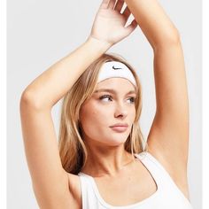 Nike Swoosh Headband White/Black. Stretchy Comfortable Absorbent Fabric Swoosh Logo Embroidery #Nike #Headband #Unisex #Nikeheadband #Sports #Athleisure #Athletic #Gym #Workout #Exercise #Training #Nikestyle White Sports Headband With Sweatband, Sports Sweatband Headband, Sporty Headband For Sports, Nike Bandana, Fitness Style Women, Nike Headband, Embroidery Headband, Sports Athleisure, Face Goals