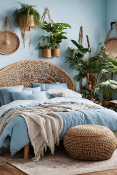 Light blue bedroom, boho-chic design, rattan headboard, plants Sky Blue Boho Bedroom, Green And Blue Boho Bedroom, Boho Bedroom Blue Accents, Sky Blue Bedroom Decor, White Blue Green Aesthetic, Serene Bedroom Decor, Boho Bedroom Blue Walls, Blue Eclectic Bedroom, Blue And Green Rooms