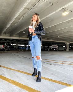 Short Leather Boots Outfit, Call 2022 Outfits, Brewery Outfit Fall Night, Cute City Outfits Winter, Casual Day Drinking Outfit Winter, Fur Moto Jacket Outfit, Tending Outfit Women, Cute Casual Dinner Outfits Winter, Mid 60 Degree Outfit