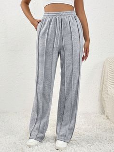 Gris  Collar  Tela tejida Liso Jogger Embellished Elástico Ligero Clothes Dividers, Jogging Outfit, Women Sweatpants, Zara Drip, Packing Clothes, Tie Waist Pants, Grey Sweats, Future Clothes, Shein Outfits