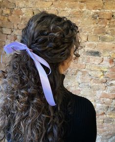 Mina Bishop, Extension Hair, Hairdos For Curly Hair, Have Inspiration, Curly Hair Inspiration, Curly Girl Hairstyles, Dream Hair, Long Curly Hair, Curly Girl