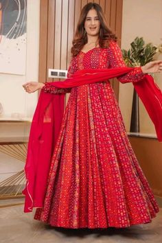 Latest Long Frock Designs, Pear Shaped Dresses, Gown With Dupatta, Party Wear Gown, Fancy Gowns, Printed Gowns, Anarkali Gown