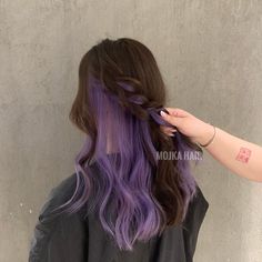 Purple Hair With Light Brown, Brown Hair Lavender Underneath, Peekaboo Hair Color Purple And Brown, Purple Peekaboo Brown Hair, Peekaboo Hair Color Brunettes Purple, Balayage Colored Hair, Brown Hair With Lavender Underneath, Purple Hair Dye On Brown Hair, Pickaboo Hair Dye