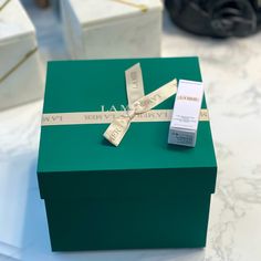 8 Pieces Of La Mer Skin Care Travel Size Coming With La Mer Elegant Green Box And A Extra Gift For You Please Check The Pictures And If You Have Any Questions Please Feel Free To Message Me La Mer Face Mask, Skin Care Travel, Travel Gift Set, Brightening Mask, Green Box, Hydrating Serum, Skin Care Serum, Skin Care Women, Face Oil