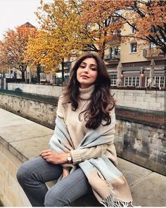 Instagram: @Ayda.hdi Ny Outfits, Look Formal, Paris Outfits, Autumn Fashion Women, Winter Fashion Outfits, Fashion Poses, Winter Looks, Elegant Outfit