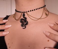 Collares hechos a mano con abalorios colgantes. Los collares se ajustan al cuello a modo de gargantilla pero puedes alargarlos para que lo lleves como más desees ya que son totalmente ajustables ❤ ---- ¿Quiéres que te enseñe como empaqueto y preparo tu pedido? ✿ ¡Házmelo saber en la nota del pedido! Déjame tu instagram o tu tik tok para poder mencionarte en el vídeo :) ---- ❤ IMPORTANTE ❤ A la hora de realizar tu pedido, ten en cuenta que encontrarás 2 opciones de envío: ❤ La primera opción es e Party Beaded Necklace With Adjustable Chain, Adjustable Beaded Necklaces For Party, Adjustable Dangle Beaded Necklaces For Party, Adjustable Beaded Dangle Necklaces For Party, Adjustable Beaded Dangle Necklace For Party, Halloween Adjustable Chain Choker, Adjustable Dangle Choker For Party, Adjustable Beaded Chain Choker For Parties, Gothic Adjustable Beaded Necklaces For Party