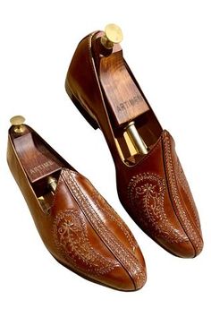 Brown handcrafted juttis with placement paisley motif work.
Embroidered
Fabric: Leather
Color: Brown
Slip on pattern
Stack heels - Aza Fashions Heel Care, Brown Sheep, Paisley Motif, Men Footwear, Mens Boots Fashion, Luxury Sale, Shoe Bags, Embroidered Fabric, Sheep Leather