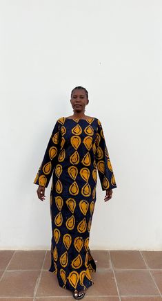 ▪️100% cotton ▪️100% handmade batik ▪️Maxi dress ▪️Long sleeve ▪️Two side pockets ▪️Golden yellow & dark blue FABRICS ▪️Please send us a message for fabric gallery if you would like your dress done in another fabric (print) MEASUREMENTS ▪️Size XS - 3XL ▪️Please find size chart on the photos ▪️Dress can be made to your desired length ▪️Please start an Etsy conversation to inquire CARE INSTRUCTIONS ▪️Handwash with cold water ▪️Do not bleach ▪️Low iron inside out RETURNS & EXCHANGES ▪️We do not accept returns and exchanges CANCELLATIONS ▪️An order can be cancelled within 24 hours. DELIVERY & SHIPPING ▪️Express delivery via DHL ▪️3-5 working days for order processing ▪️3-5 days for shipping and delivery WHOLESALE ▪️We accept wholesale orders ▪️Please start an Etsy conversation to inquire Blue Fabrics, Maxi Dress Long Sleeve, African Styles, Maxi Dress Long, African Style, Fabric Print, Dress Long Sleeve, Low Iron, Golden Yellow