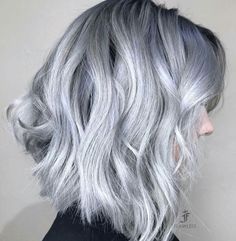 Purple Blonde Hair, Silver Blue Hair, Ice Blonde Hair, Grey Ombre Hair, New Hair Look, Chic Short Haircuts, Covering Gray Hair