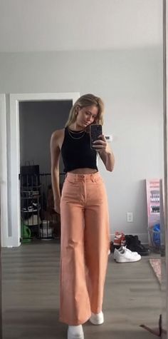 Outfit Inspired 2023, Wide Leg Colored Jeans Outfit, Cute College Outfits Spring, Cute Summer Outfits Pants, Basic Clean Outfits, Summer Outfit Not Revealing, Spring Outfits 2023 Colorful, Everyday Spring Outfits Casual Simple, Cute Outfit Inspo Spring