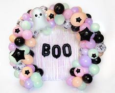 a balloon wreath with the number 80 on it