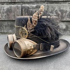 Steampunk Pirate Hat Are you searching for a Steampunk Pirate item? If so, you’re at the right place, find now the Steampunk Pirate Hat. A special hat with a few feathers and glasses for a unique steampunk style. Vintage Steampunk Style: unique details, classy and stylish, a great accessory for your Steampunk or Victorian costume Use it for occasions: Halloween, Steampunk or Pirate events Best gift: fantastic Steampunk item, make a surprise and offer it to your loved one Size: 58 & 61 cm Materia Halloween Steampunk, Steampunk Items, Steampunk Pirate, Steampunk Goggles, Pirate Hat, Steampunk Hat, Vintage Steampunk, Witches Hat, Victorian Costume