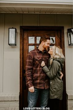 new home photoshoot ideas front porch New Home Photoshoot, Photoshoot Ideas For Couples, First Home Pictures, Home Photoshoot Ideas, Indoor Engagement Photos, Christmas Couple Photos, Tips For Couples, Buying First Home, Home Photoshoot