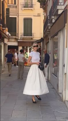 2 Days In Venice, Day Clothes, Jane Shoes, Mode Inspo, Mary Jane Shoes, Elegant Outfit, Spring Summer Outfits