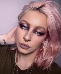 Goth Barbie, Pretty Eye Makeup, Makeup Eyeshadow Palette, Graphic Makeup, Eye Makeup Pictures, Neutral Makeup, Goth Makeup