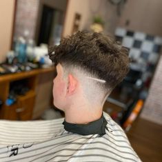 Boys Curly Haircuts, Stylish Mens Haircuts, Haircuts Curly, Barber Lifestyle, Undercut Fade, Drop Fade Haircut, Faded Hair, Mens Hair Trends, Fade Haircuts