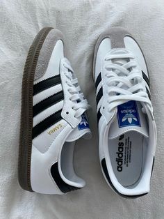 Samba Adidas, Cute Casual Shoes, Samba Shoes, Urban Shoes, Pretty Shoes Sneakers, Jordan Shoes Retro, Samba Og, Hype Shoes, Swag Shoes