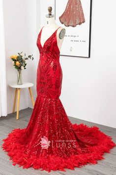 abstract red sequin feather prom gown American Prom, Unique Prom Dress, Mermaid Prom Gown, Design Your Own Dress, Glitter Prom Dress, Feather Prom Dress, Mermaid Gown Prom, Prom Dress Trends, Dress Train