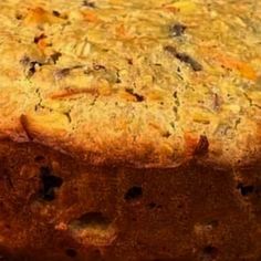 Rustic Carrot & Raisin Harvest Cake - Mom's Recipes Harvest Cake, Oat Breakfast, Bread Biscuits, French Bread Pizza, Breakfast Bread, Diced Apples, Pizza Ingredients, Oats Breakfast, Easy Homemade Recipes