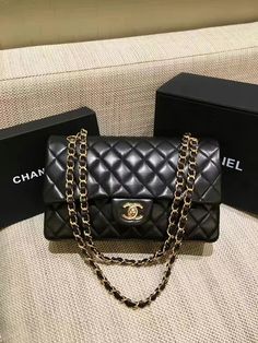 Chanel Lambskin Bag, Chanel Bags Black, Chanel Black Bag, Black Chanel Bag, Black Side Bag, Chanel Handbags Classic, Korean Bag, Classy Purses, My Style Bags