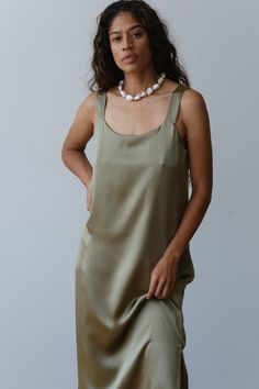 The Silk Cami Dress is crafted from our luxe 100% silk charmeuse fabric, featuring a shelf-bra for coverage and support, scoop neck, side slits, and a relaxed fit. 
Made in Los Angeles Minimalist Wedding Guest Outfit, Slip Dress Fall, Silk Cami Dress, Slip Dress Outfit, Charmeuse Fabric, Los Angeles Shopping, Silk Cami, Spring Fabric, Silk Charmeuse