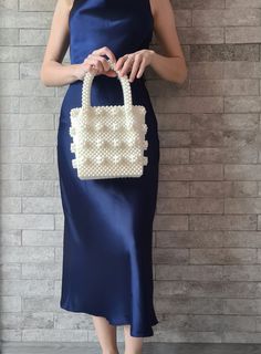 Shrimps bag Aesthetic tote bag for woman. Vintage pearl beaded white retro bag that will decorate your wedding day. Amazing wedding gift for bride. SIZE: *Height: 33 cm *Height without handles: 19 cm *Width: 16.5 cm *Lateral width: 10 cm *Handle drop: 14 cm *Weight: 750g ❗️OTHER COLORS❗️ *BLACK shrimps bag* https://vitakajewelry.etsy.com/listing/834204172 *PINK shrimps bag* https://vitakajewelry.etsy.com/listing/856019437 *CLEAR shrimps bag* https://vitakajewelry.etsy.com/listing/1254148624 🔥PROCESSING TIME 3-4 days MATERIAL: white acrylic pearl beads 8mm. LINING White satin🤎 The bag can be made with a LINING with a POCKET or without a lining. Choose VARIATIONS when you place an order☝ With every pearl bag you'll get jewelry GIFT  In addition to the gift, a hand-signed POSTCARD with a me Bridesmaid Clutch, Sister Wedding Gift, Wedding Gift For Bride, Wedding Tote Bag, Bridesmaid Clutches, Aesthetic Tote Bag, Wedding Tote, Gift Luxury, Woman Aesthetic