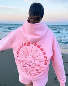 ✨Stay cozy and stylish with our Chasing Sun-Set Oversized Hoodie! Perfect for laid-back days and cool evenings, this hoodie wraps you in comfort while keeping your look on point. Oversized Fit: Relaxed and roomy for ultimate comfort and a trendy look. Sunset-Inspired Design: Dreamy colors that capture the beauty of a sunset. Soft Fabric: Plush material that keeps you warm and cozy. ️ Versatile Style: Ideal for lounging, casual outings, or chasing sunsets. Embrace the chill vibes with this must-have oversized hoodie! Estilo Chic, Sweater Collection, Winter Hoodies, Style Streetwear, Hermione, Outfit Casual, Oversize Hoodie, Y2k Fashion, Shirts & Tops