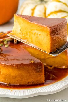 Pumpkin Flan is a delicious dessert that combines the flavors of a rich and creamy pumpkin custard with a decadent caramel sauce. It is a perfect dessert for any occasion, whether it's a holiday gathering or a simple weeknight treat. Pumpkin Flan Cake Recipe, Pumpkin Flan Recipe, Pear Crumble Recipe, Easy Fall Desserts, Flan Recipe Easy, Pumpkin Flan, Fall Dessert Recipes Easy, Pumpkin Crunch Cake