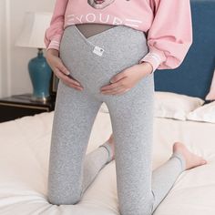 Get ready to rumba with our Low Waist Belly Legging for pregnant mamas! These snug fitting leggings feel like a second skin and feature a special low waist band for a comfy fit. Being preggers just got easier! Pregnant Yoga, Low Waist Leggings, Pregnancy Fits, Pregnancy Fashion Winter, Clothes For Pregnant, Pyjama Party, Clothes For Pregnant Women, Everyday Leggings, Baby 5