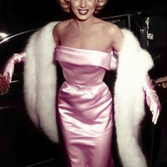 Gloves With Dress, Pink Satin Gloves, Dress With Gloves Classy, Gloves Outfit Classy, Marilyn Monroe Pink Dress, Gown With Gloves, Hollywood Glamour Dress, Glamour Gloves, Old Hollywood Dress