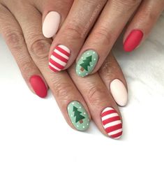 Matte Christmas nails, simple, stripped @Nailsby_Kimberlin Matte Christmas Nails, Fun Christmas Nails, Christmas Nails Simple, Pretty Nail Designs, Gel Nail Design, Nails Simple, Hot Nails, Christmas Nail Designs